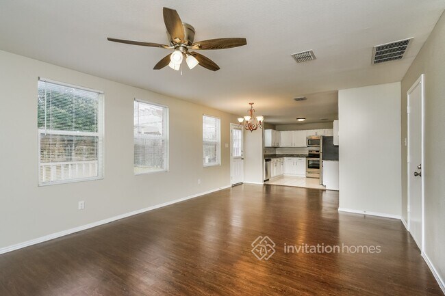 Foto del edificio - 6021 English Saddle Ln