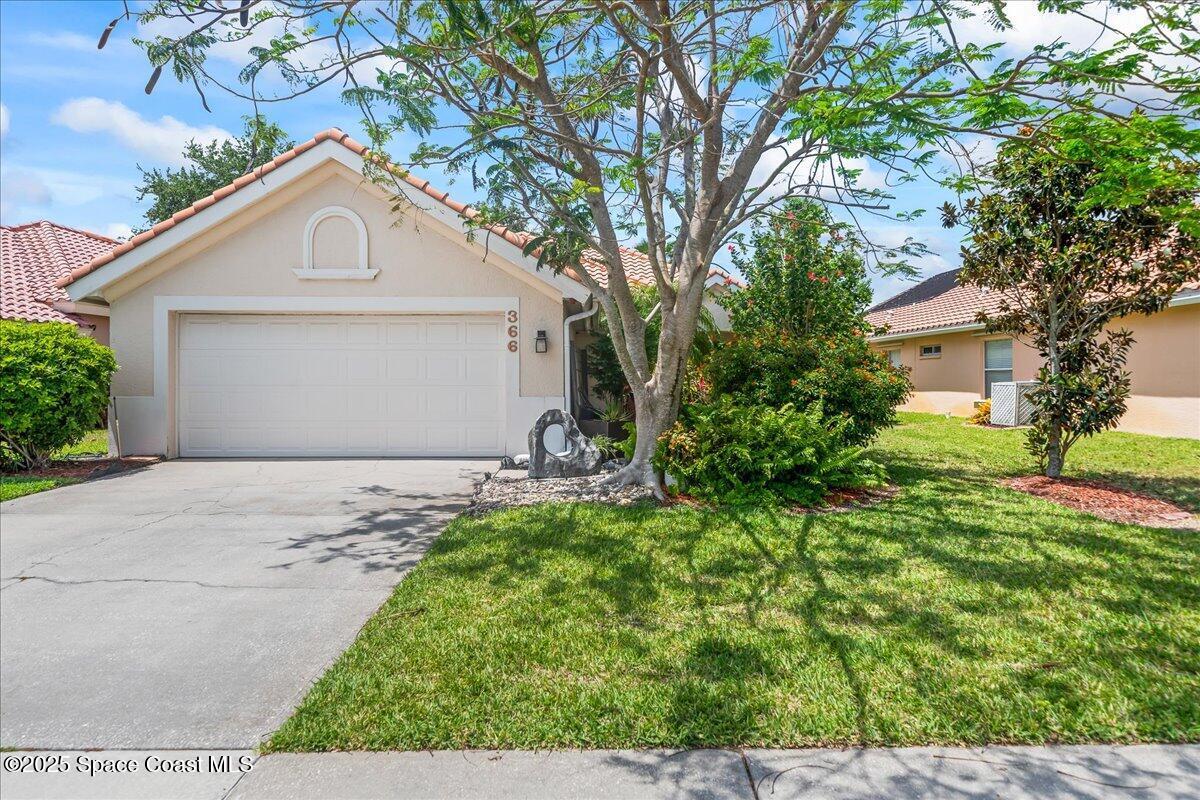Foto principal - 366 Carmel Dr