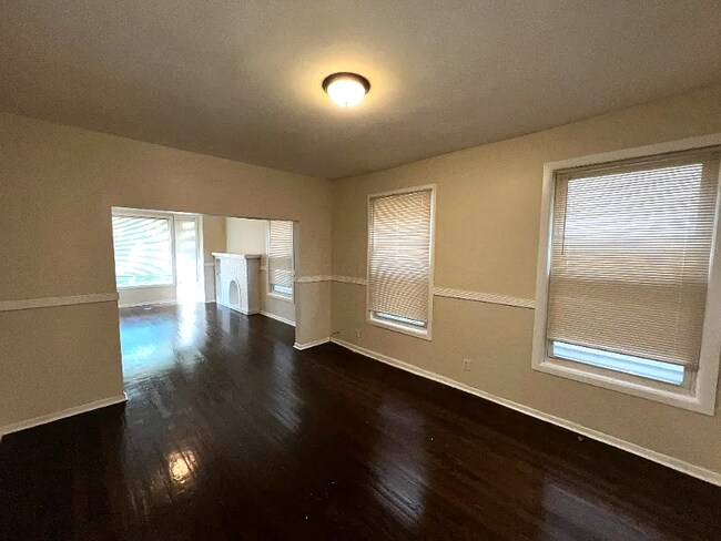 Foto del edificio - 2879 E 77th St