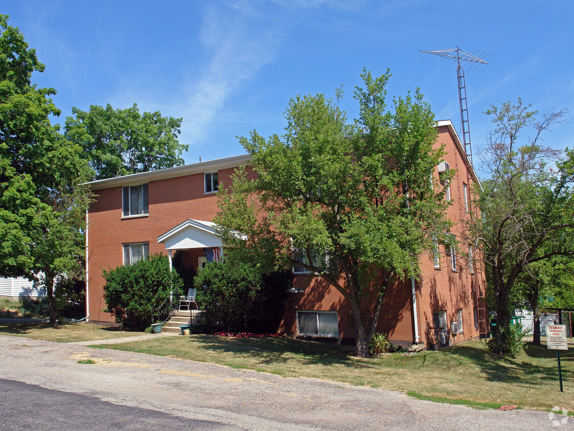 Primary Photo - 90 W Church St