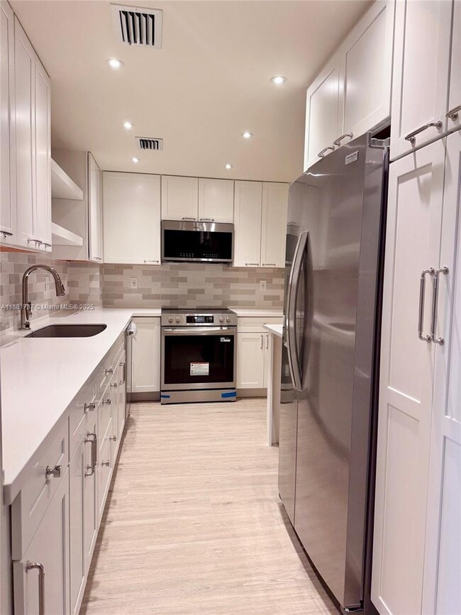 Foto del edificio - 90 Edgewater Dr