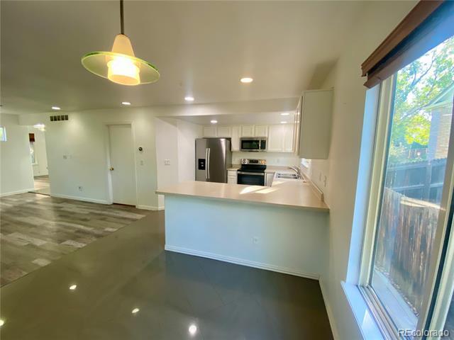 Building Photo - 2875 S Tower Way