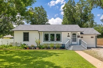 Building Photo - 305 Sunset Dr