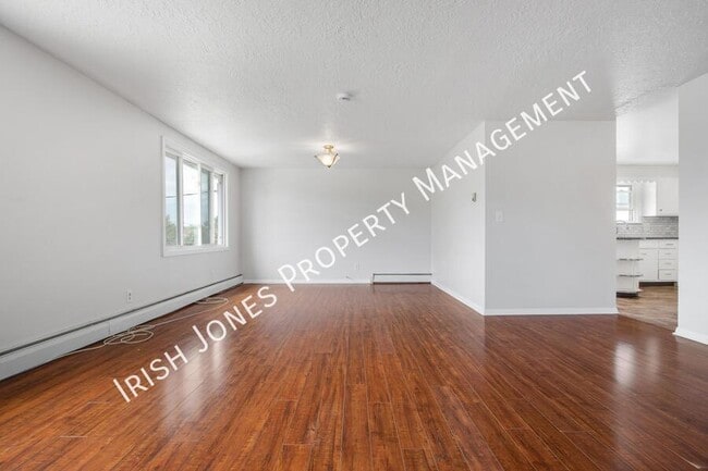 Building Photo - 425 Callodine Ave