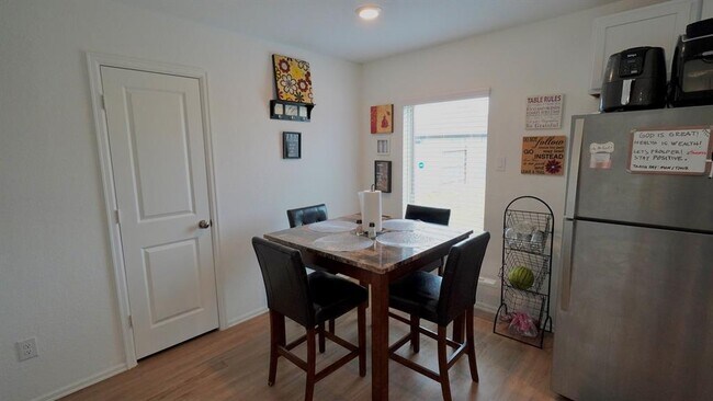 Foto del edificio - 26806 Wilderye Cv Ln