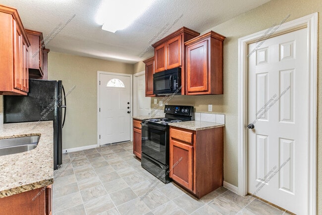 Building Photo - 1 Bedroom 2 Bath Available NOW