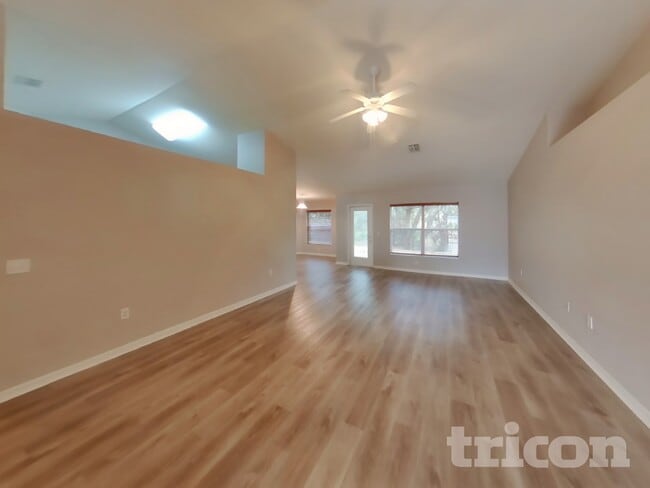 Building Photo - 39 Balsam St