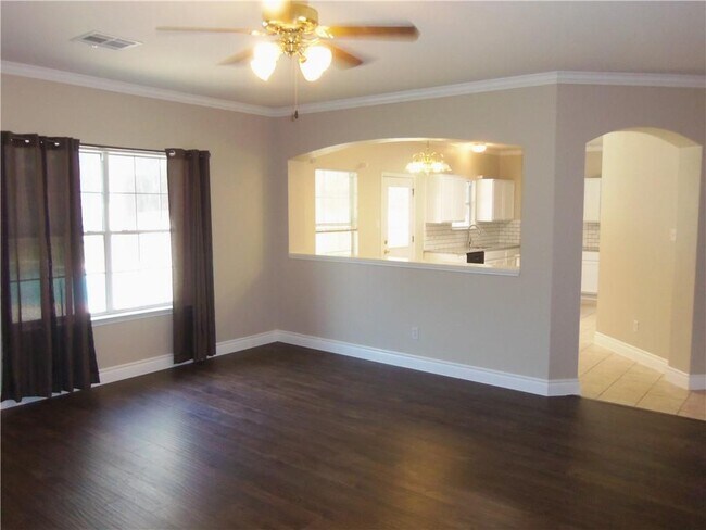 Foto del edificio - 3848 Laurel Ridge Dr