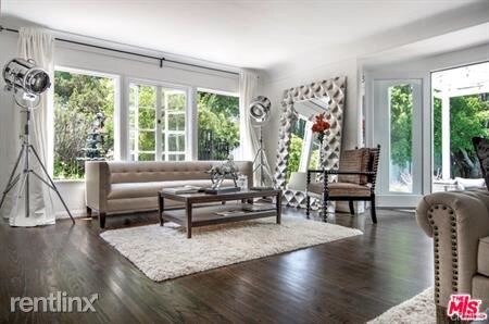 Foto del edificio - 3 br, 3 bath House - 4735 Tyrone Ave