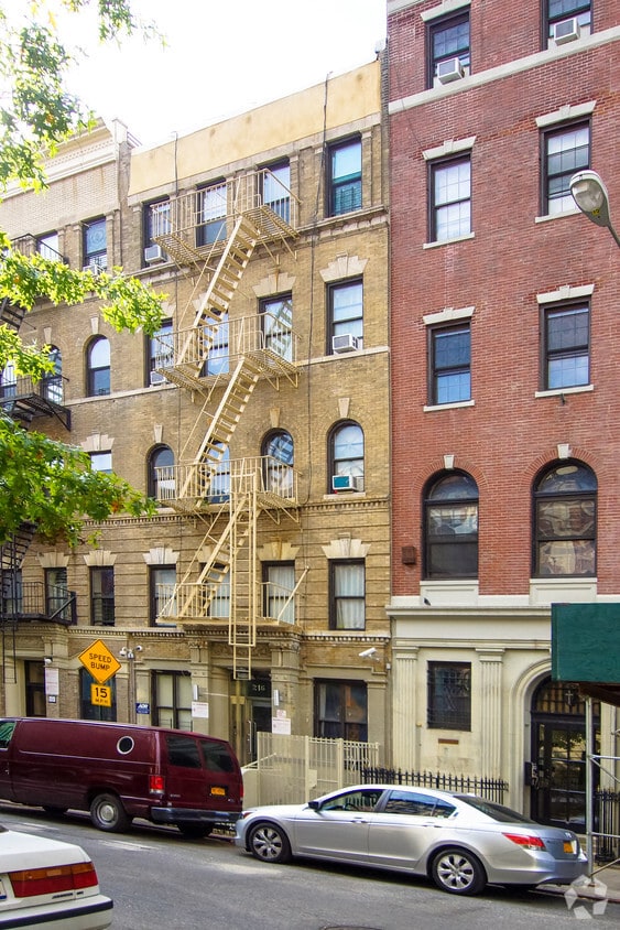 Building Photo - 216 W 108th St