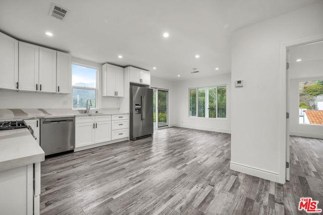 Building Photo - 9848 Portola Dr