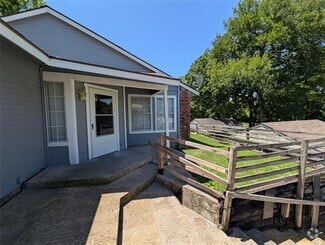 Building Photo - 1725 Westerham Dr