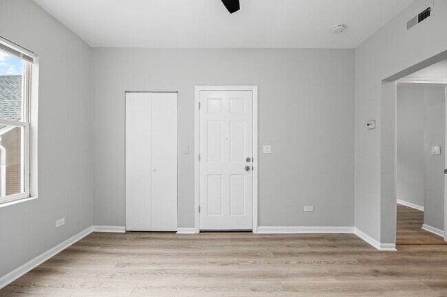 Foto del edificio - 4416 W Armitage Ave