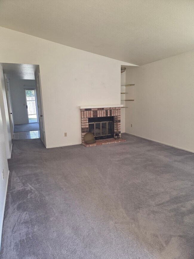 Foto del edificio - 203 Catalpa Ln