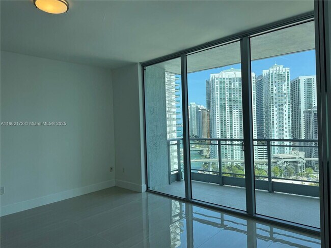 Foto del edificio - 90 SW 3rd St