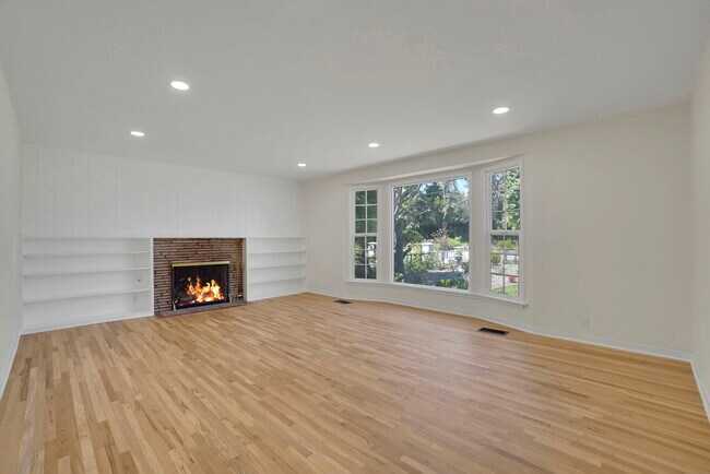 Living Room - 470 W Palm Dr