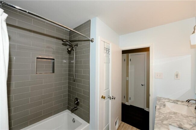 Foto del edificio - 211 Manning Dr