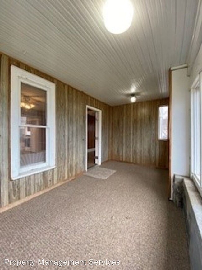 Building Photo - 2 br, 1 bath House - 315 E Chicago St