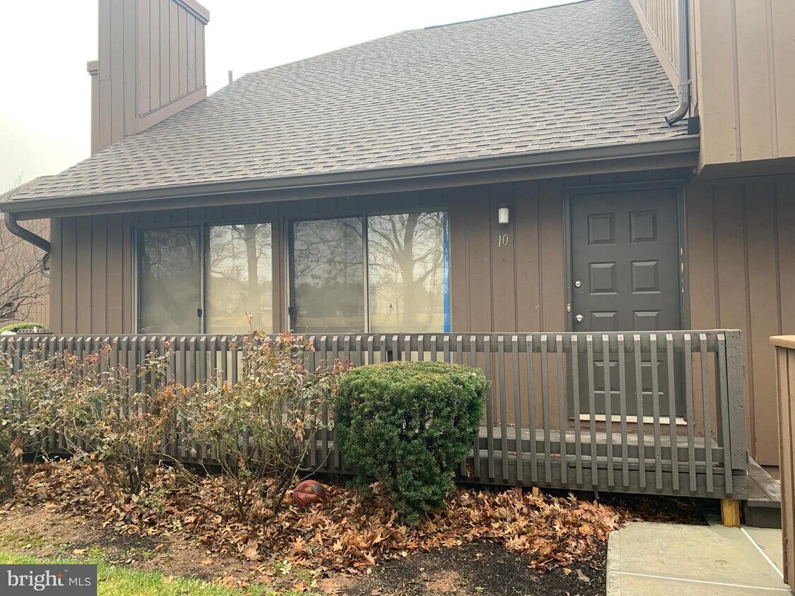 10 Kingsberry Dr, Franklin Township, NJ 08873