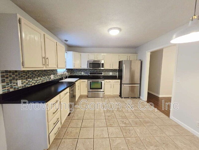 Foto del edificio - 243 Ash Grove Dr