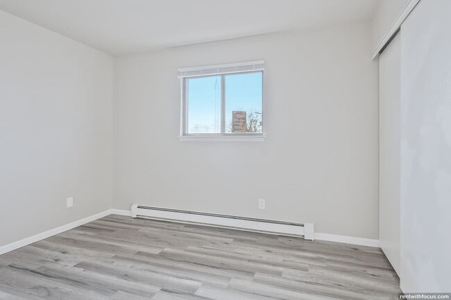 Foto del interior - 671 S. Western Ave.