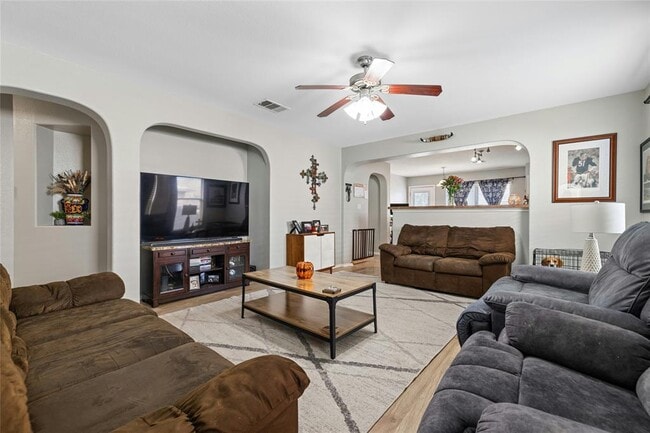 Foto del edificio - 3204 Barksdale Dr