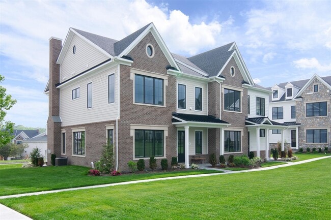 Building Photo - 2 Dewitt Dr