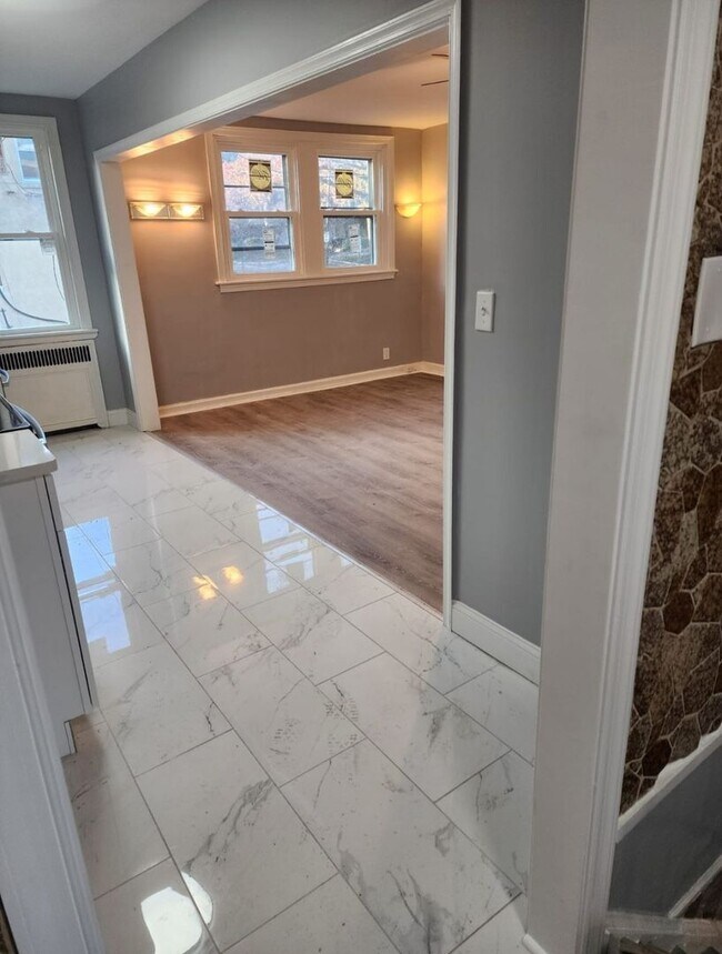 Foto del edificio - 4 bedroom 2.5 baths Coming Soon!