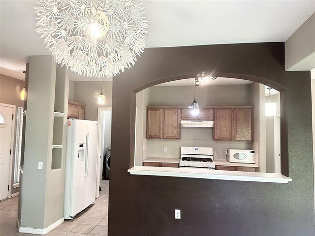 Building Photo - 5700 Toscana Ave