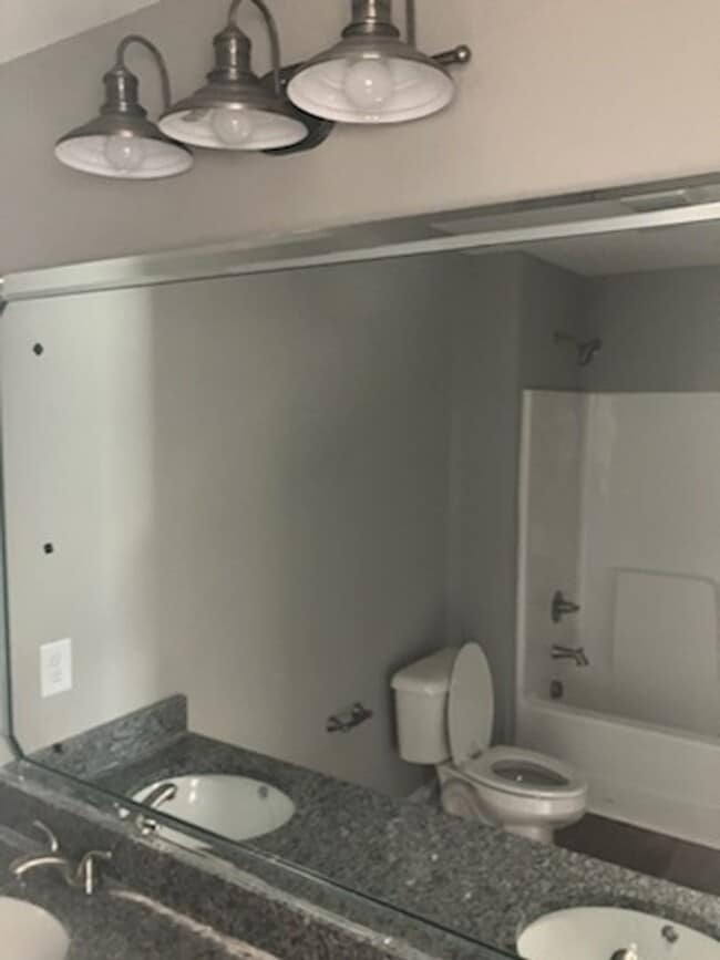 Building Photo - 5240 Castlewood Dr