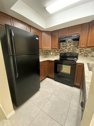 Building Photo - 1537 SE Royal Green Cir