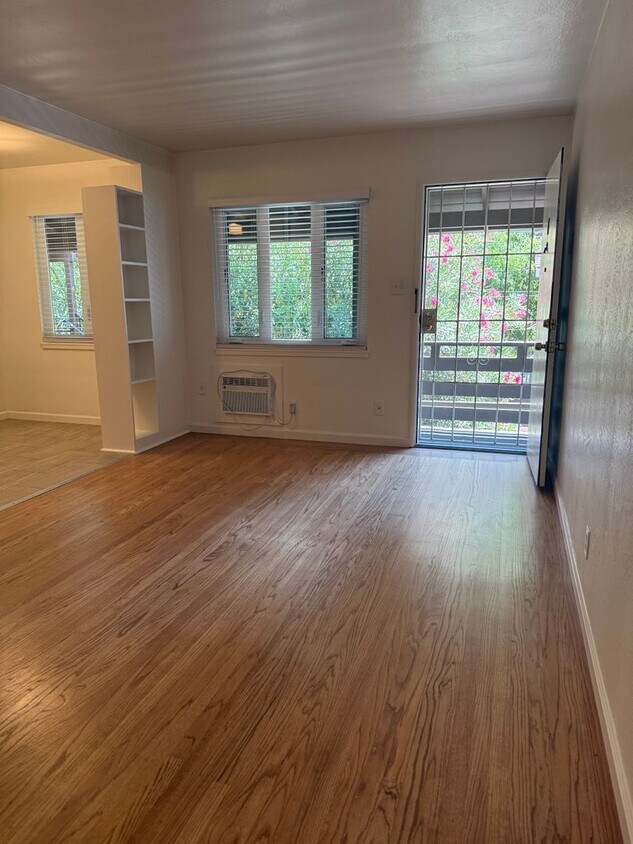 Primary Photo - One-bed one-bath apartment for rent in a q...