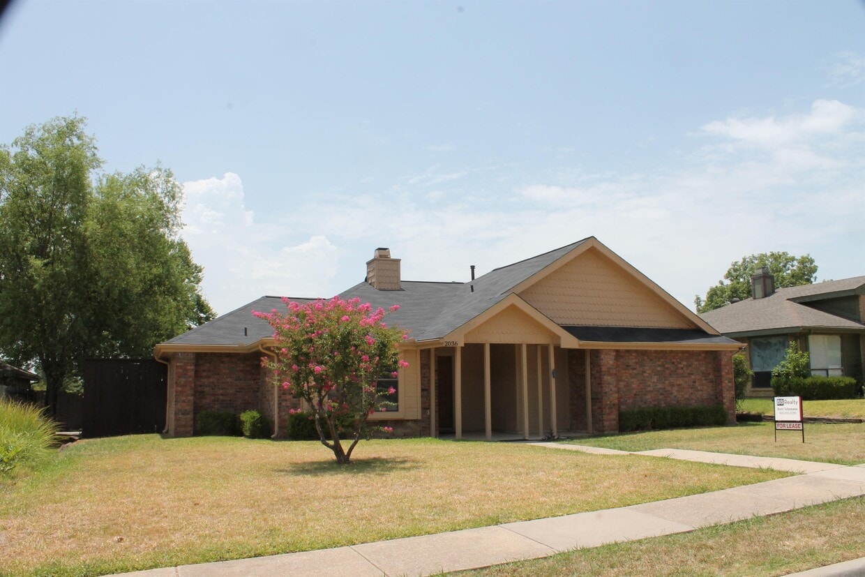 Photo - 2036 Sancerre Ln (Carrollton, TX)