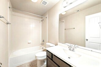 Building Photo - 91 West Wading Pond Circle