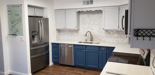 Building Photo - Trails at Scottsdale! Updated patio home w...