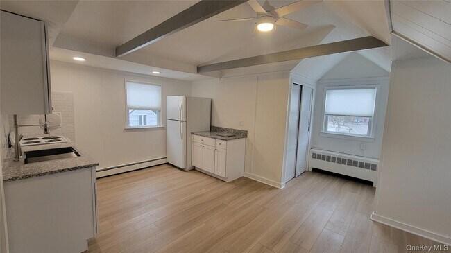 Building Photo - 50 Deepdale Dr