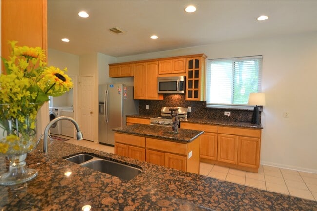 Building Photo - 12110 Laurel Ct
