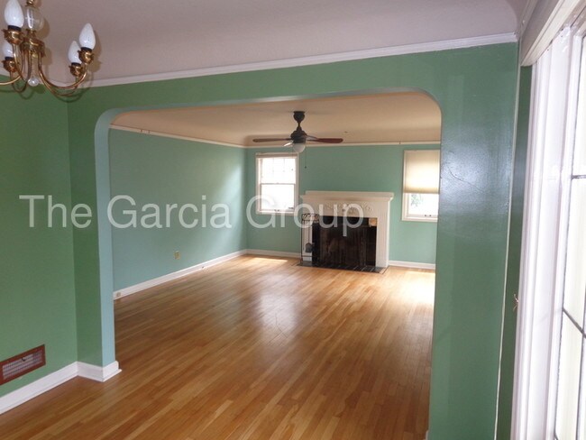 Building Photo - Old Portland Bungalow in Roseway