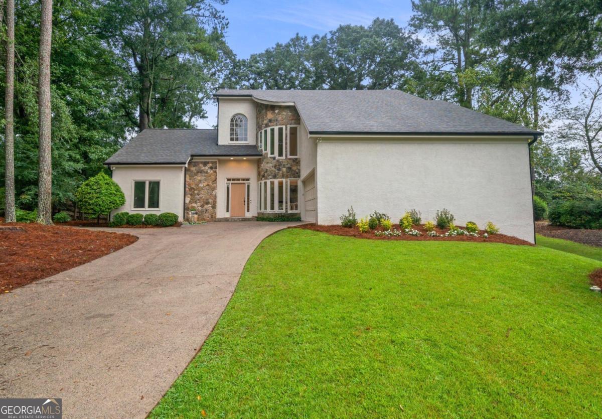Foto principal - 5945 Meadow Brook Ln