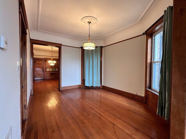 Building Photo - 4736 S Prairie Ave