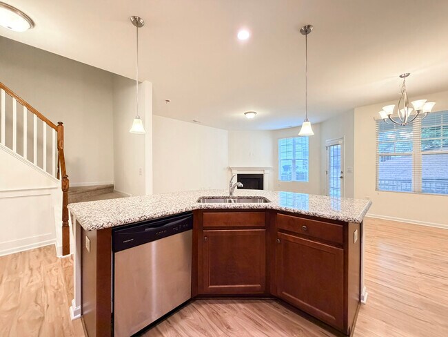 Building Photo - 907 Saratoga Dr