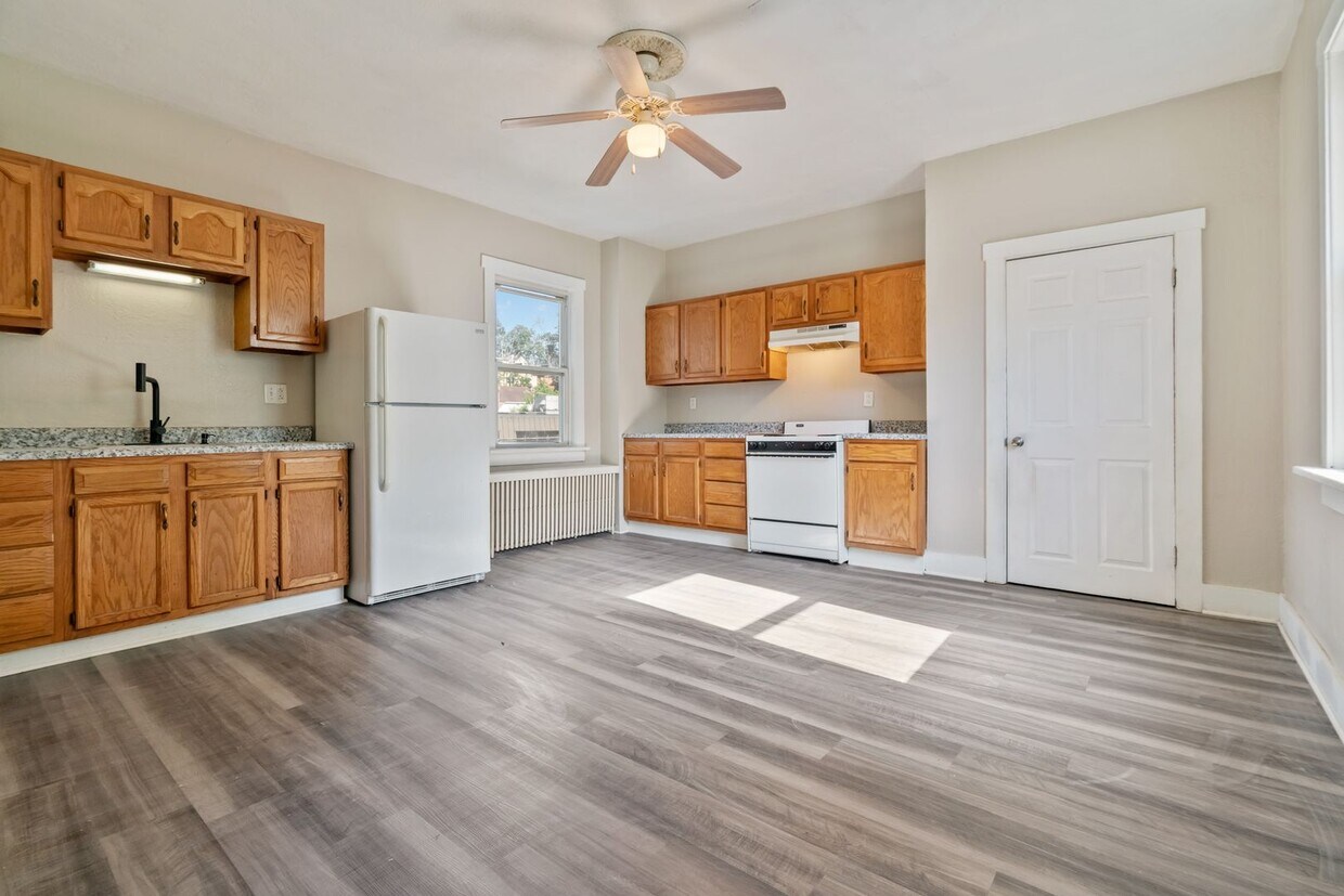 Photo - 571 Washington Avenue