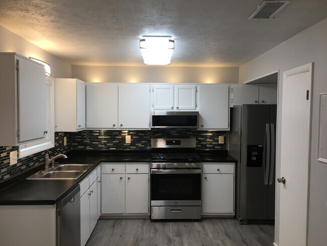 Kitchen front view - 2921 Spruce Cir