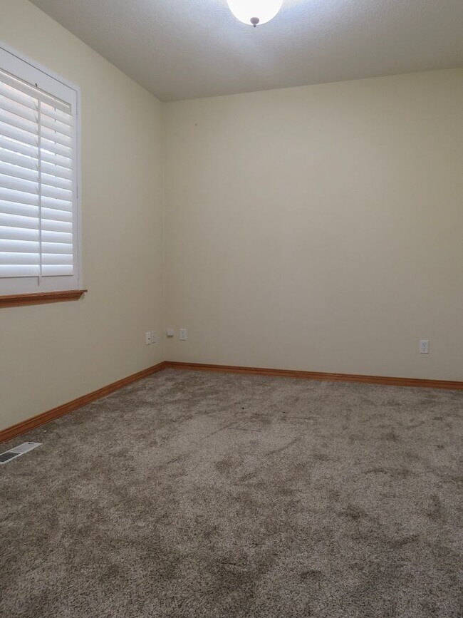 Building Photo - Master on Main- 3 Bedroom Plus 3 Bath Home...
