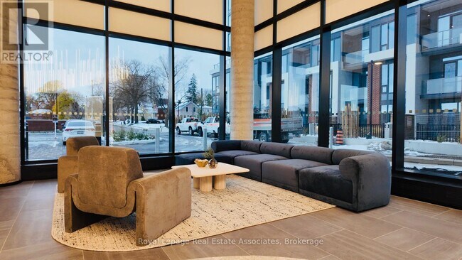 Building Photo - 25 Wellington St S