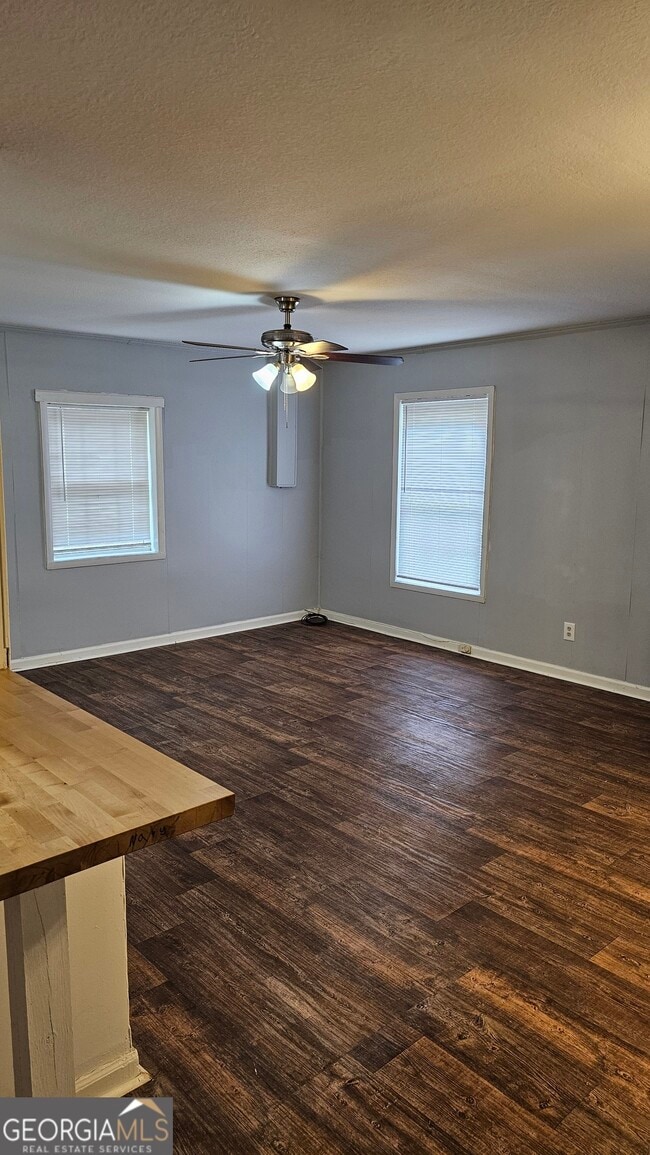 Building Photo - 208 Lavender St