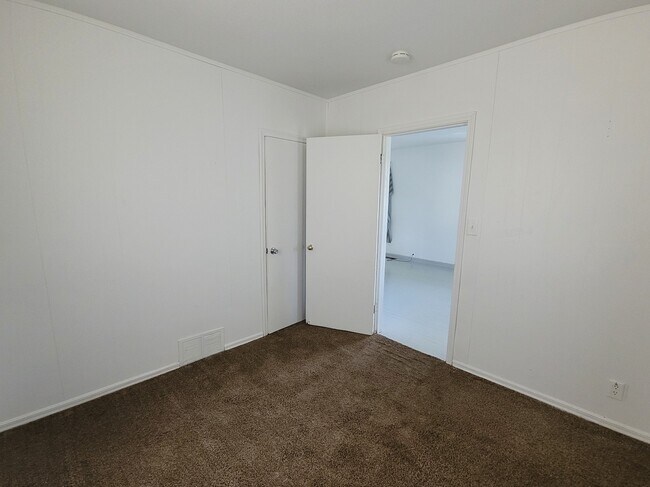 Foto del edificio - 1011 Bradley Ave