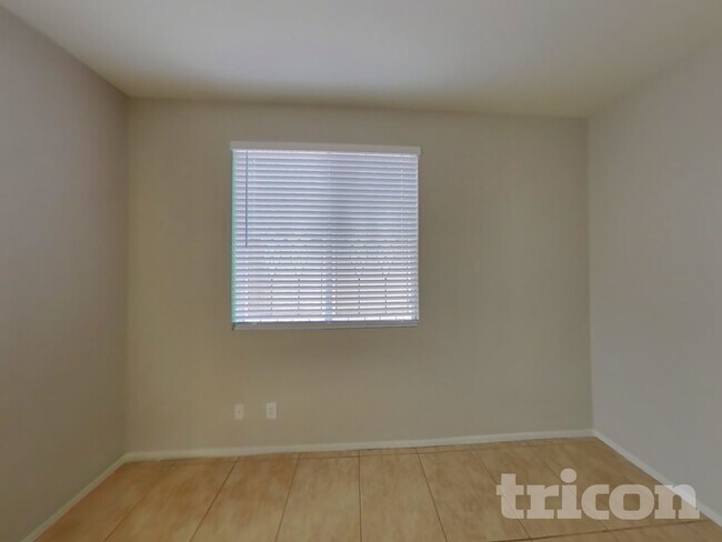 Foto del edificio - 2911 Extravagant Ave