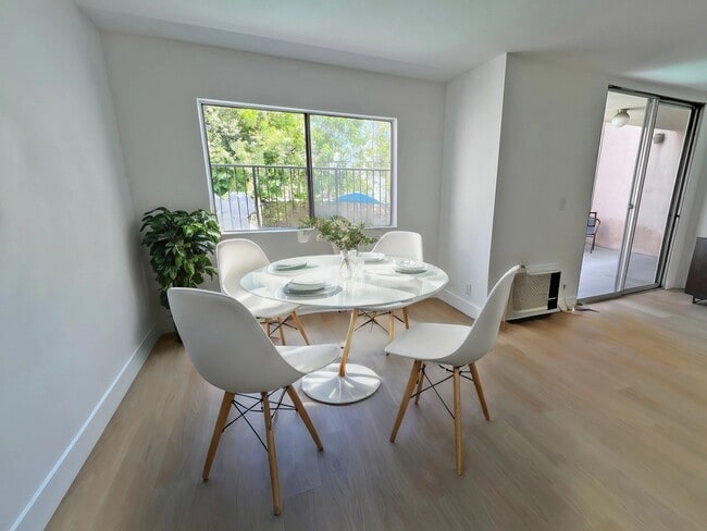 Foto del edificio - 118 S Wetherly Dr