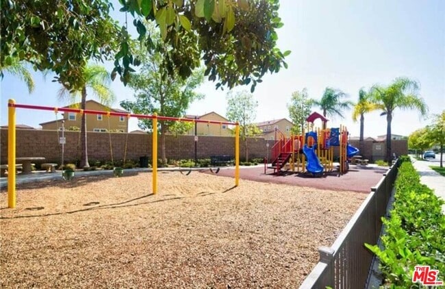 Building Photo - 10533 Maple Ln